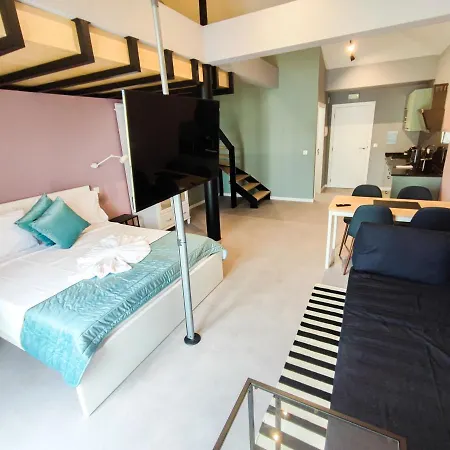 Social - Happiness Apartment