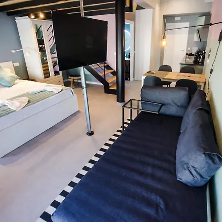 Apartman Social Happiness