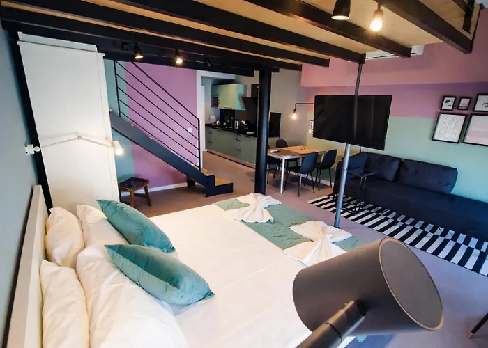 Apartment Social Happiness *